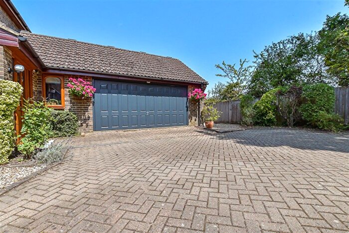 4 Bedroom Detached House For Sale In Ashford Road, High Halden, Kent, TN26