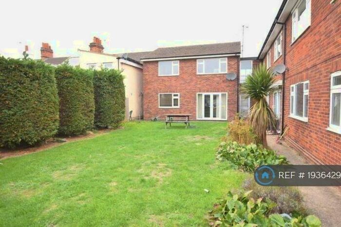 2 Bedroom Flat To Rent In Northern Road, Aylesbury, HP19