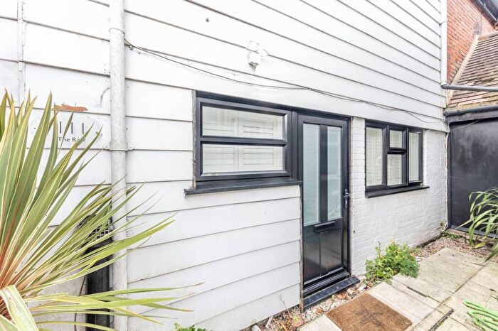 3 Bedroom Flat To Rent In Stanmore Hill, Stanmore, HA7