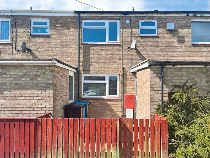 3 Bedroom Terraced House For Sale In Reigate Close, Hull, HU8