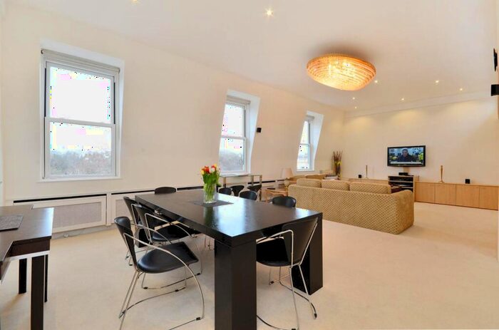 2 Bedroom Flat To Rent In Park Road, Regent's Park, London, NW1