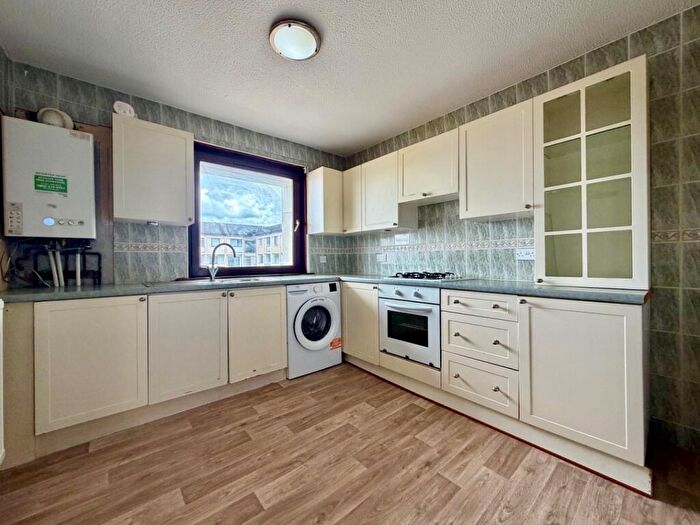 3 Bedroom Flat To Rent In Stobo Street, Wishaw, ML2