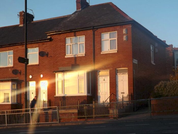 3 Bedroom Flat To Rent In Armstrong Road, Newcastle Upon Tyne, NE4