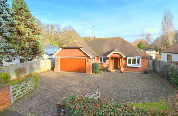 3 Bedroom Bungalow For Sale In Long Reach, Ockham, GU23