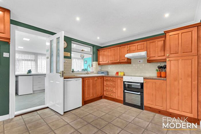 4 Bedroom Detached Bungalow For Sale In Seas End Road, Moulton Seas End, PE12