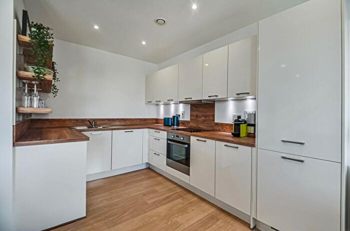 1 Bedroom Flat For Sale In Hayling Way, Metropolitan Court, HA8