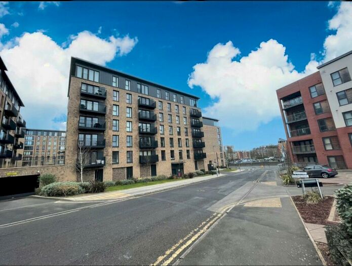 2 Bedroom Flat To Rent In Hamilton Apartments, Spring Street, Birmingham, West Midlands, B15