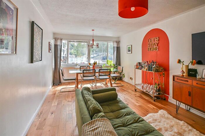 2 Bedroom Flat For Sale In Elgin House, Cameron Close, Warley, Brentwood, CM14