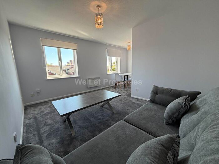 2 Bedroom Apartment To Rent In Chiffon Way, Salford, M3