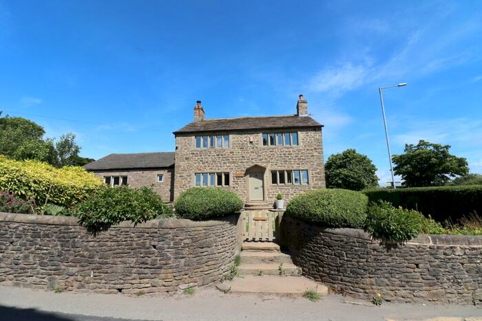 3 Bedroom Detached House For Sale In Brogden Lane, Barnoldswick, BB18