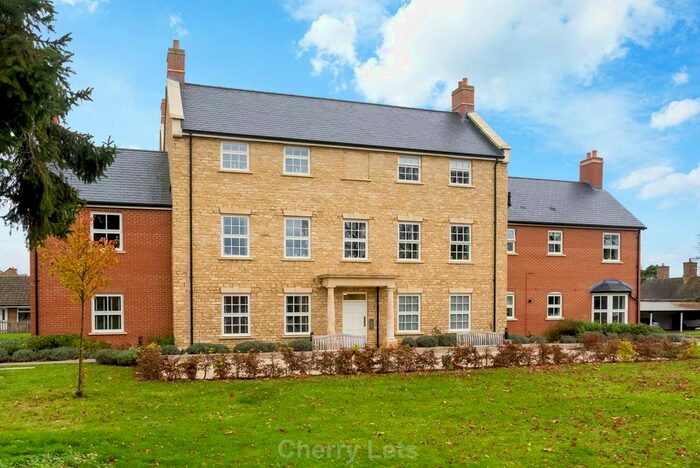 2 Bedroom Flat To Rent In Astrop Grange, King`S Sutton, OX17