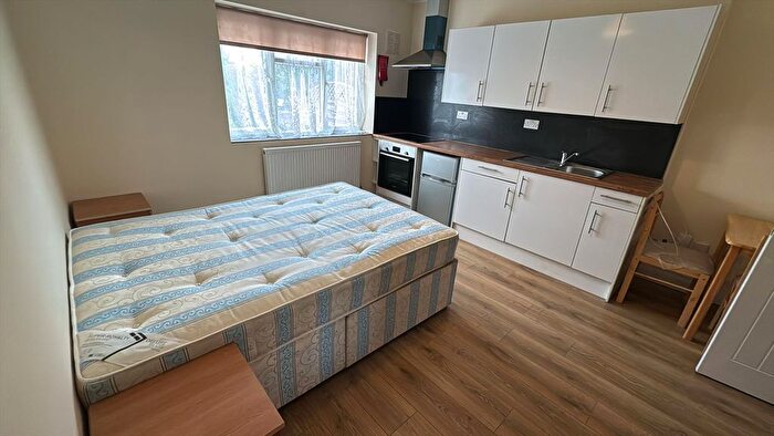 Studio To Rent In The Ridgeway, London, NW9
