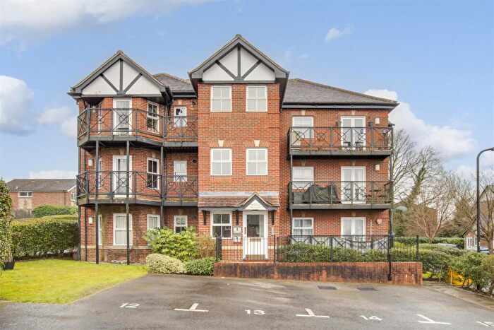 2 Bedroom Apartment To Rent In Shrubbery Close, High Wycombe (walk Of Station), HP13