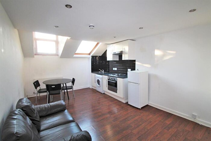 1 Bedroom Apartment To Rent In St Johns Terrace, Hyde Park, Leeds, LS3