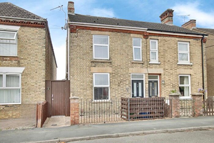 3 Bedroom Semi-Detached House For Sale In New Park, March, PE15
