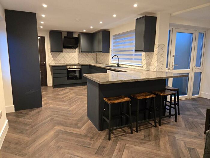 4 Bedroom Flat To Rent In Miskin Street, , Cathays, CF24