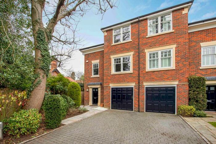 4 Bedroom End Of Terrace House To Rent In Grange Court, Old Avenue, Weybridge, KT13