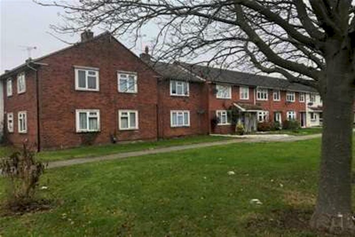 Flat To Rent In Kingswood, Basildon, SS16