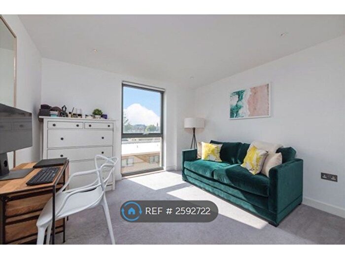 2 Bedroom Flat To Rent In Canalside Square, London, N1
