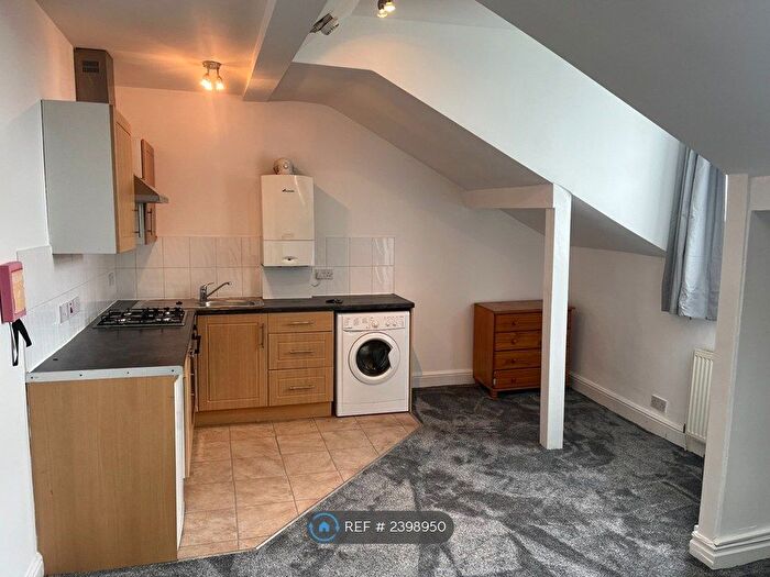 Studio To Rent In Alexandra Road, Sale, M33