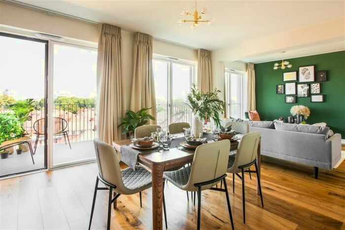 3 Bedroom Flat To Rent In Copper Works Wharf Sugar House Island, E15