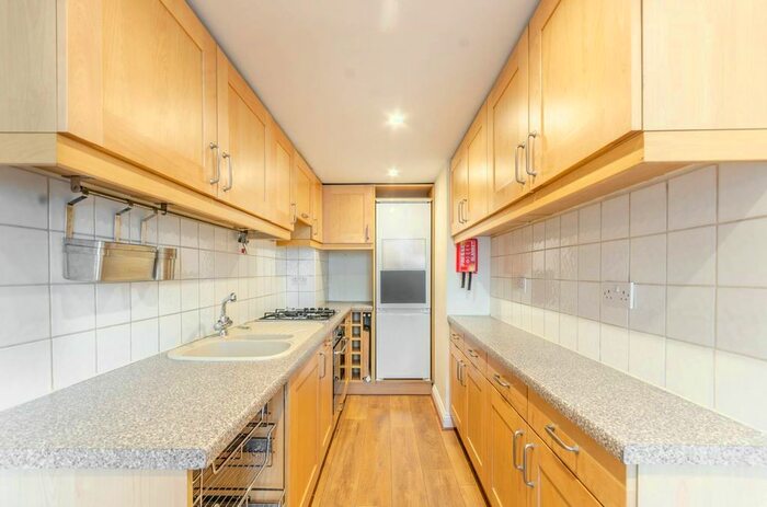 2 Bedroom Flat To Rent In Cromwell Road, South Kensington, London, SW5