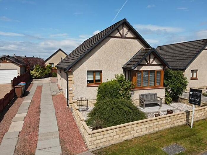 3 Bedroom Detached Bungalow For Sale In Baillie Avenue, Harthill, ML7