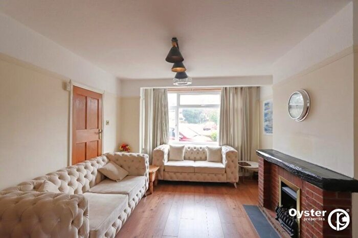 5 Bedroom Semi-Detached House For Sale In Ashfield Road, London, N14