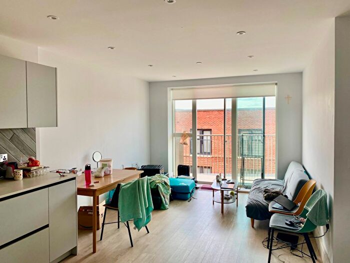 1 Bedroom Flat To Rent In Darjeeling House, Slough, SL1