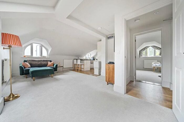 1 Bedroom Flat To Rent In Uplands Road, Guildford, GU1