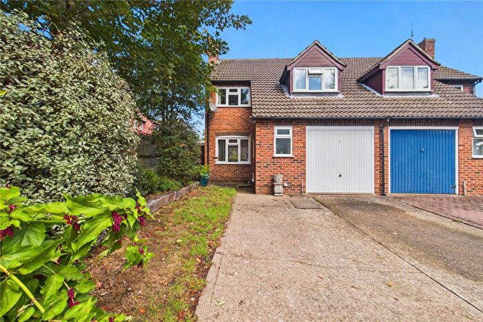 3 Bedroom Semi-Detached House For Sale In Tarragon Way, Burghfield Common, Reading, Berkshire, RG7