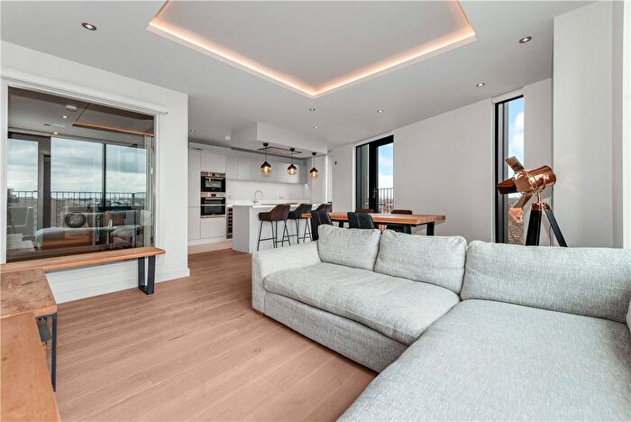 2 Bedroom Flat For Sale In The Stonebow, York, North Yorkshire, YO1