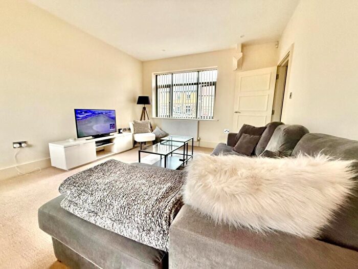 1 Bedroom Flat To Rent In Stubbs Way, Colliers Wood, London, SW19