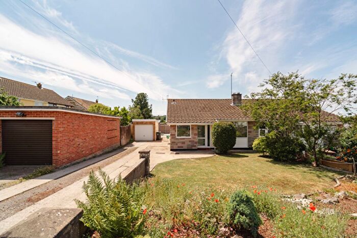 3 Bedroom Semi-Detached Bungalow For Sale In Stoneyfield Close, Easton-In-Gordano, BS20