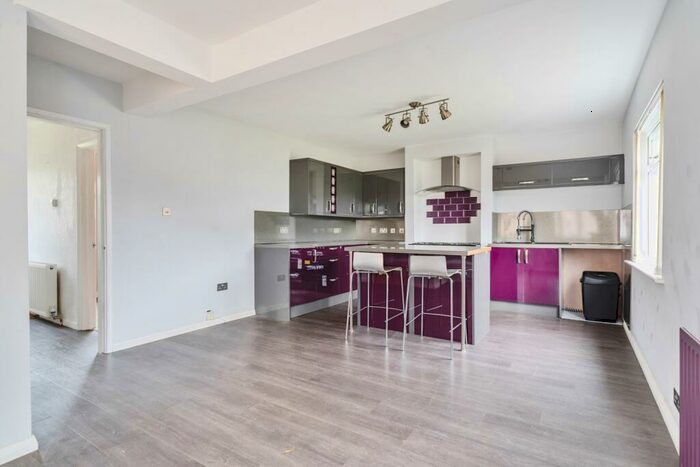 3 Bedroom Semi-Detached House To Rent In Palmerston Road Chatham, ME4