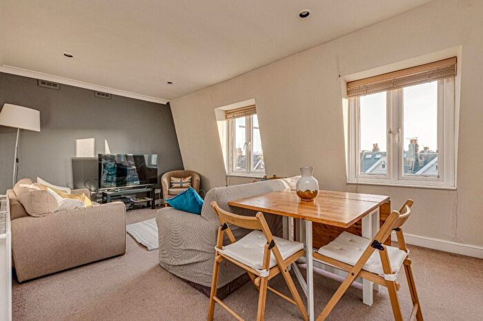 2 Bedroom Flat To Rent In Old Devonshire Road, Balham, SW12