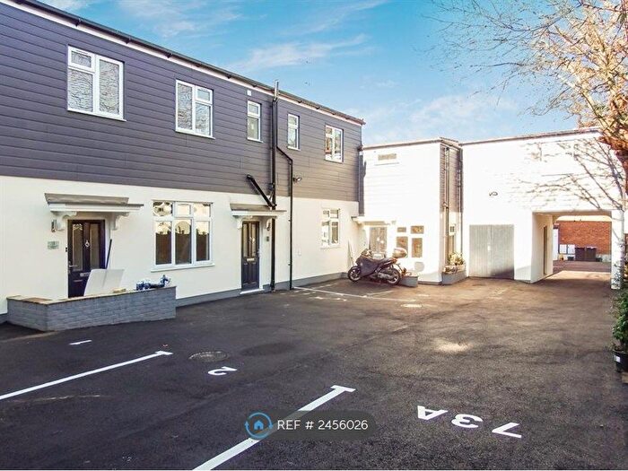 2 Bedroom Flat To Rent In Oaktree Court, Woking, GU21