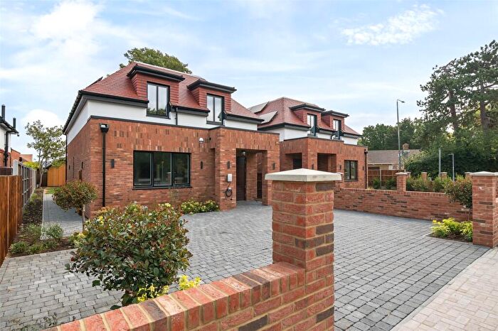 4 Bedroom Detached House For Sale In Barfield Road, Bromley, BR1