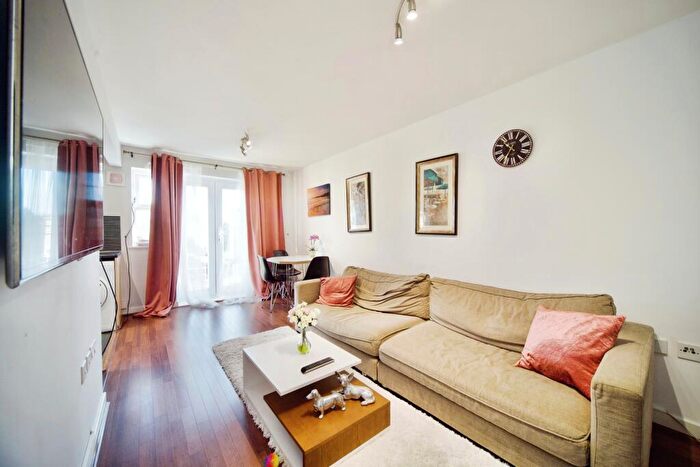 2 Bedroom Flat For Sale In Scott Road, Edgware, HA8