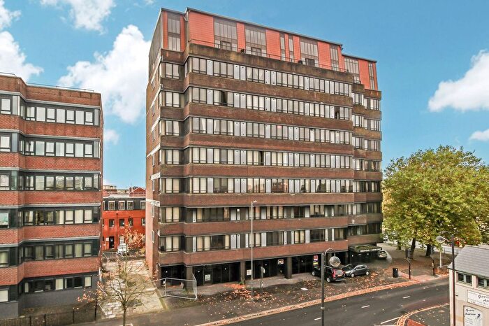 2 Bedroom Flat To Rent In Bridge House, Farnsby Street, SN1