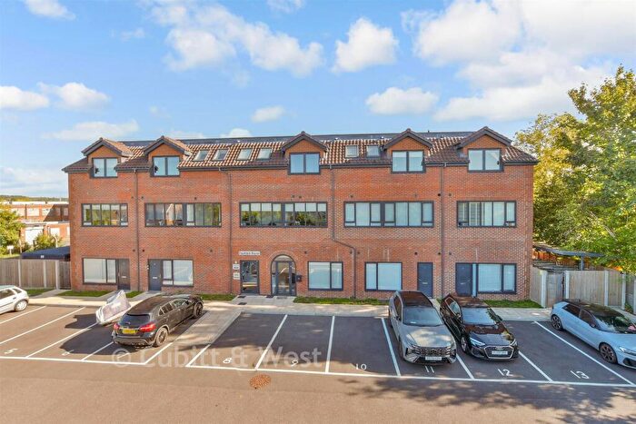1 Bedroom Apartment For Sale In Cleeve Road, Leatherhead, Surrey, KT22