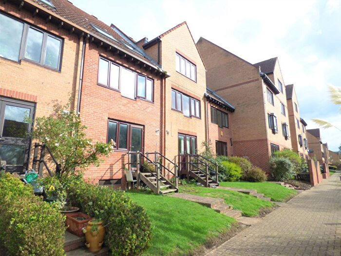 3 Bedroom Terraced House To Rent In Leerdam Drive, London, E14