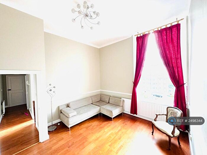 2 Bedroom Flat To Rent In Gilbert Close, London, SE18