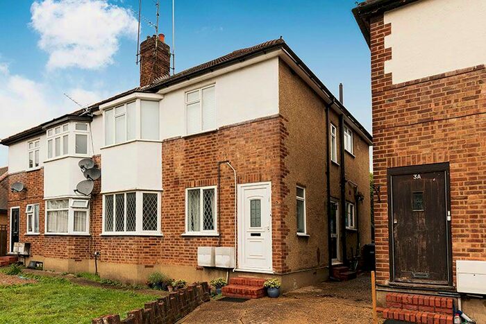 2 Bedroom Maisonette To Rent In St Marks Close, Barnet, EN5