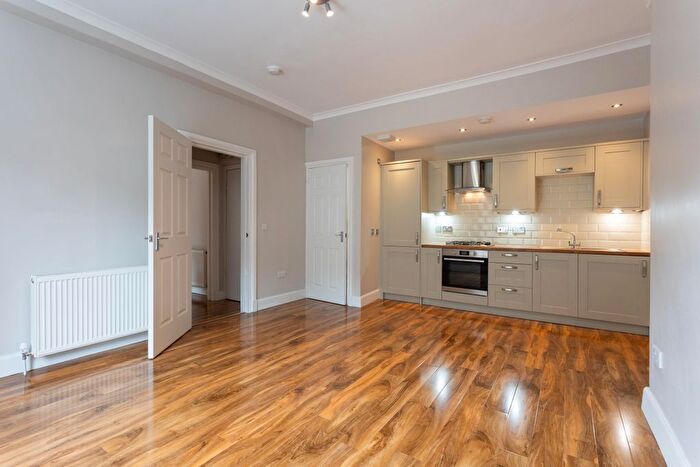 1 Bedroom Flat To Rent In Broughton Road, Canonmills, Edinburgh, EH7