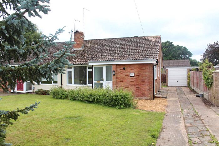 2 Bedroom Bungalow To Rent In Jubilee Drive, Ash Vale, Aldershot, GU12