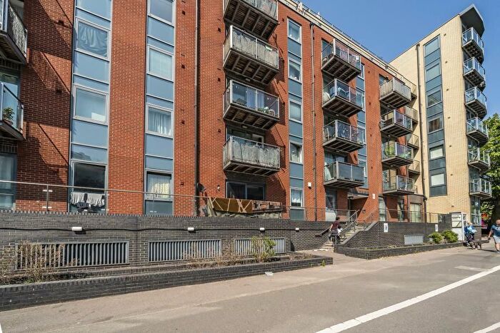 1 Bedroom Flat For Sale In Bath Road, Slough, SL1