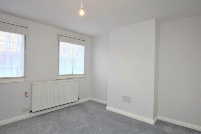 2 Bedroom Flat To Rent In The Market Place, Hampstead Garden Suburb, NW11