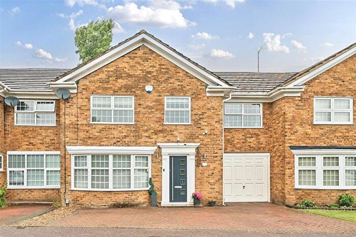 4 Bedroom Property For Sale In Cavendish Crescent, Elstree, WD6