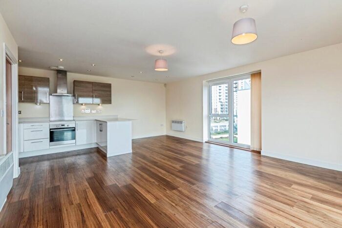 3 Bedroom Flat For Sale In Pearl Lane, Gillingham, Kent, ME7